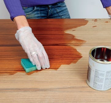 Reparation af lakeret bordplade Reparation af lakeret bordplade